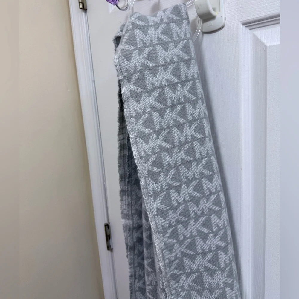 NWT Michael Kors Gray Monogram Scarf